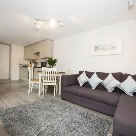 Holiday home Malt Sleeps4-patio-petsok-parking *